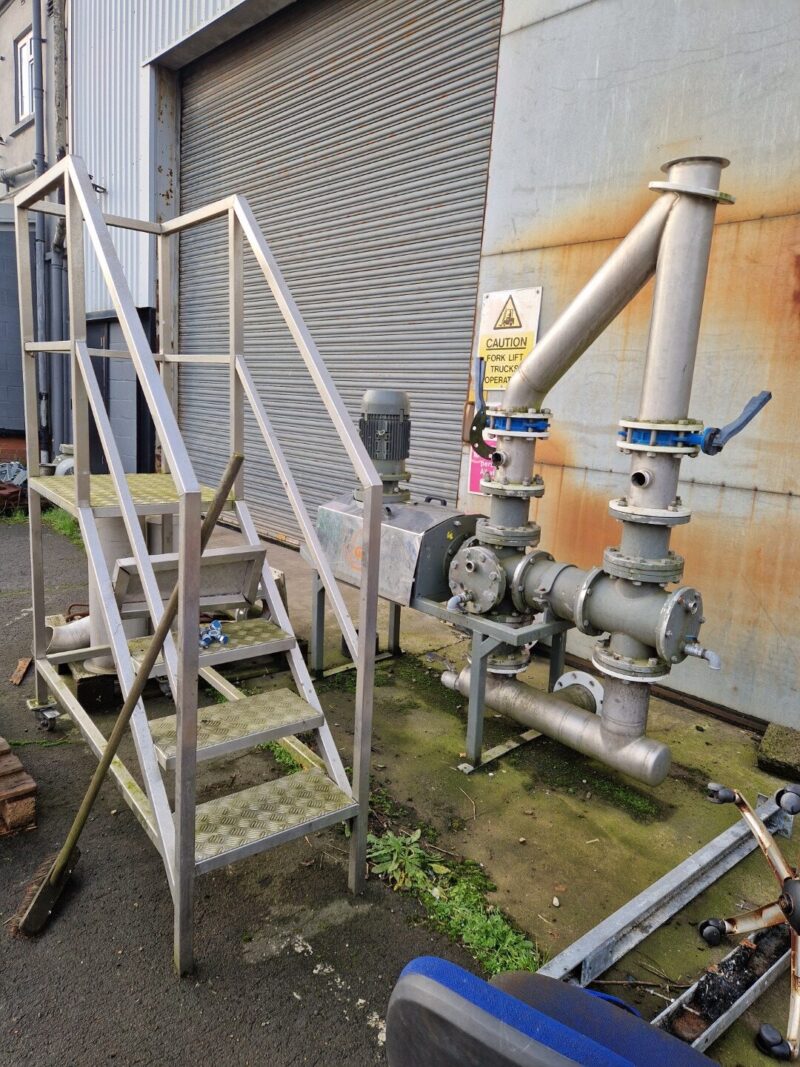 Piston Pump with DN150 inlet / outlet connections, 7.5kW motor, low hours