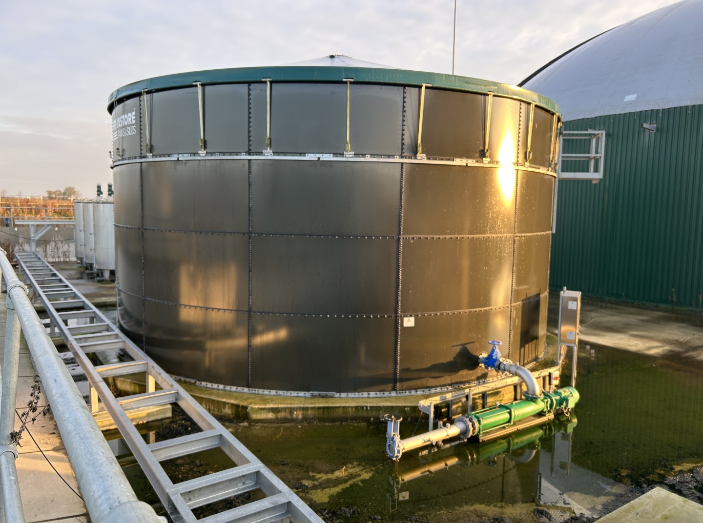 Permastore Ecofusion buffer tank 500m3 working volume with cover, ladder, etc - Unused