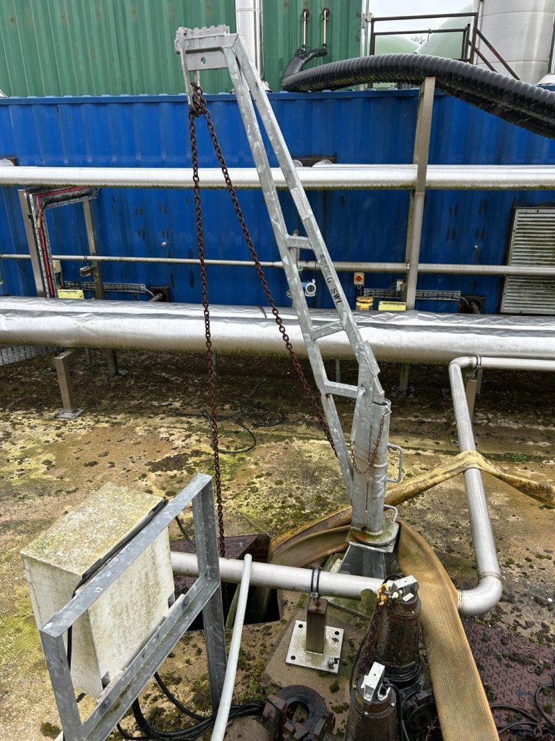 Sumbersible sump pump with local control system and davit - Operational - Image 2