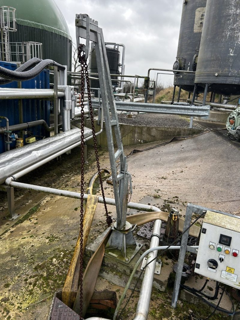 Sumbersible sump pump with local control system and davit - Operational