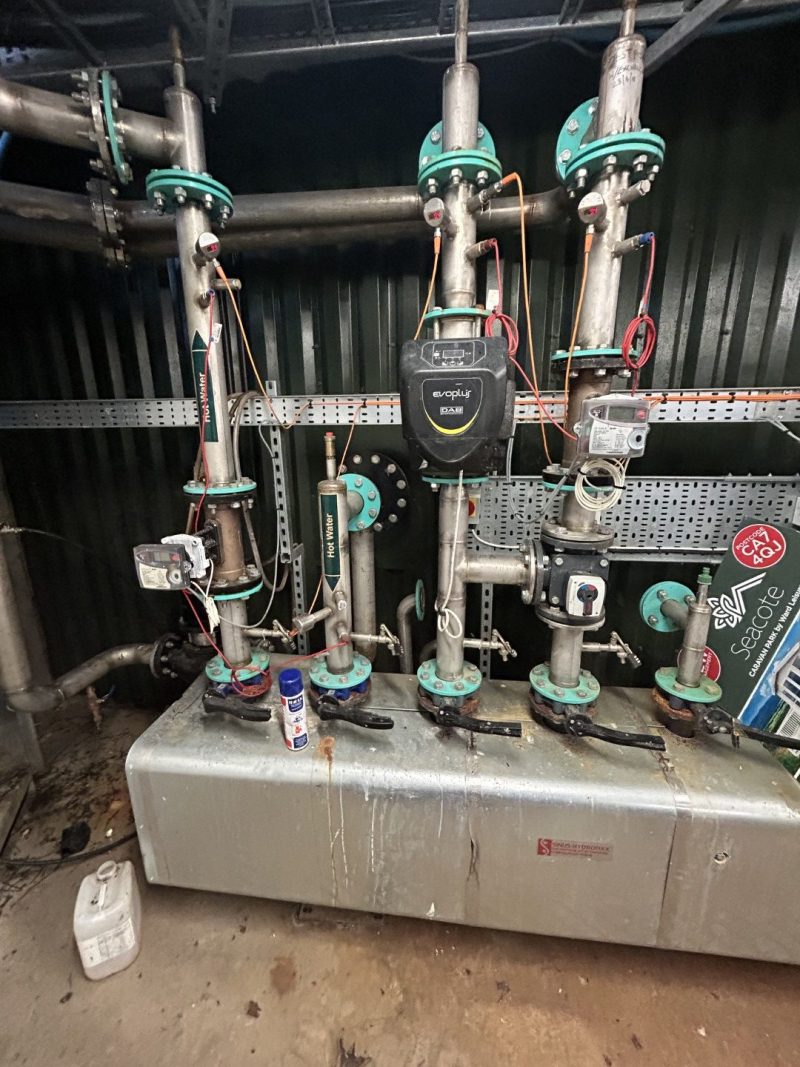 Hot Water distribution header with pumps, valves and heat meters - Image 4