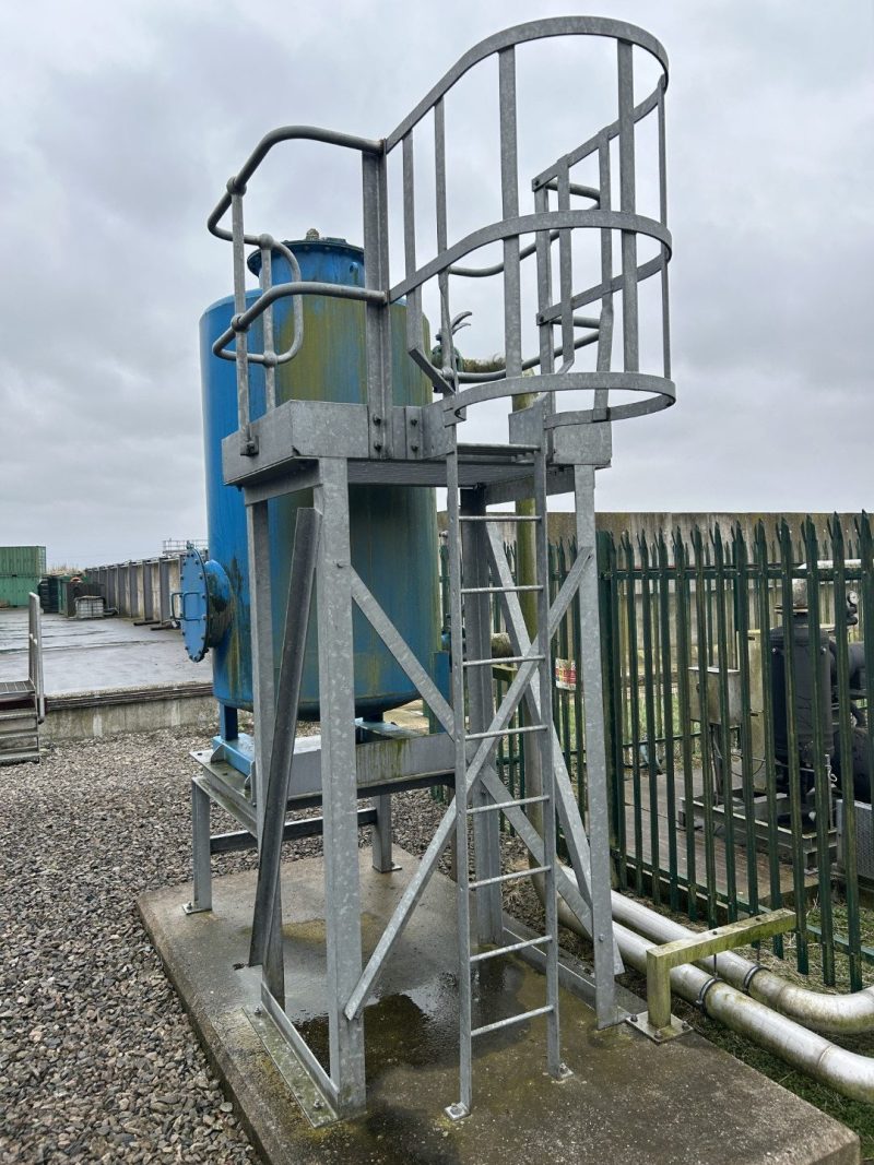 Carbon Pack 2m3 on frame with access ladder and platform ***VGC***