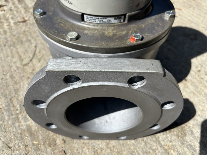 Dungs 240V Gas Solenoid Valve DN100 - MVD 2100/5 S02 SGV - Unused - 2 Available - Image 4