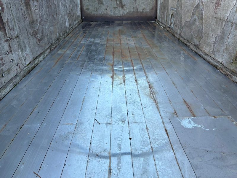 Bio-G Walking floor feeder - 40m3 - Excellent condition - 2 Available - Image 5