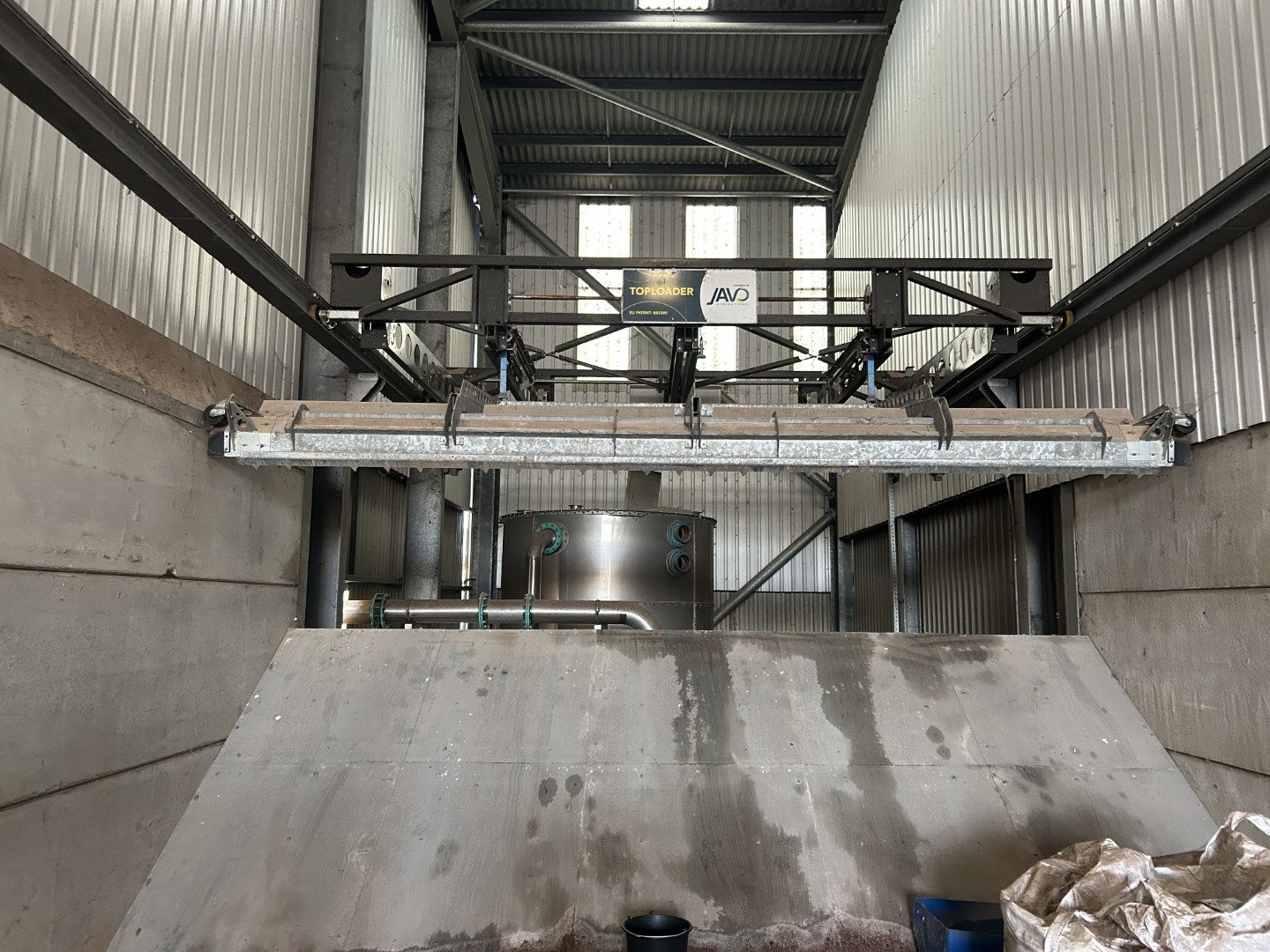 Javo Toploader 6m wide - Loose substrate handling system