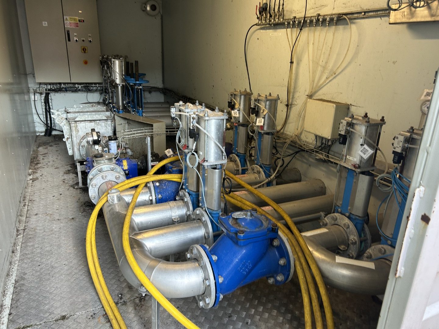 Pumping container: 4 Inlets, 6 Outlets, Actuated valves, Debris trap, Vogelsang VX136-140Q Pump 15kW